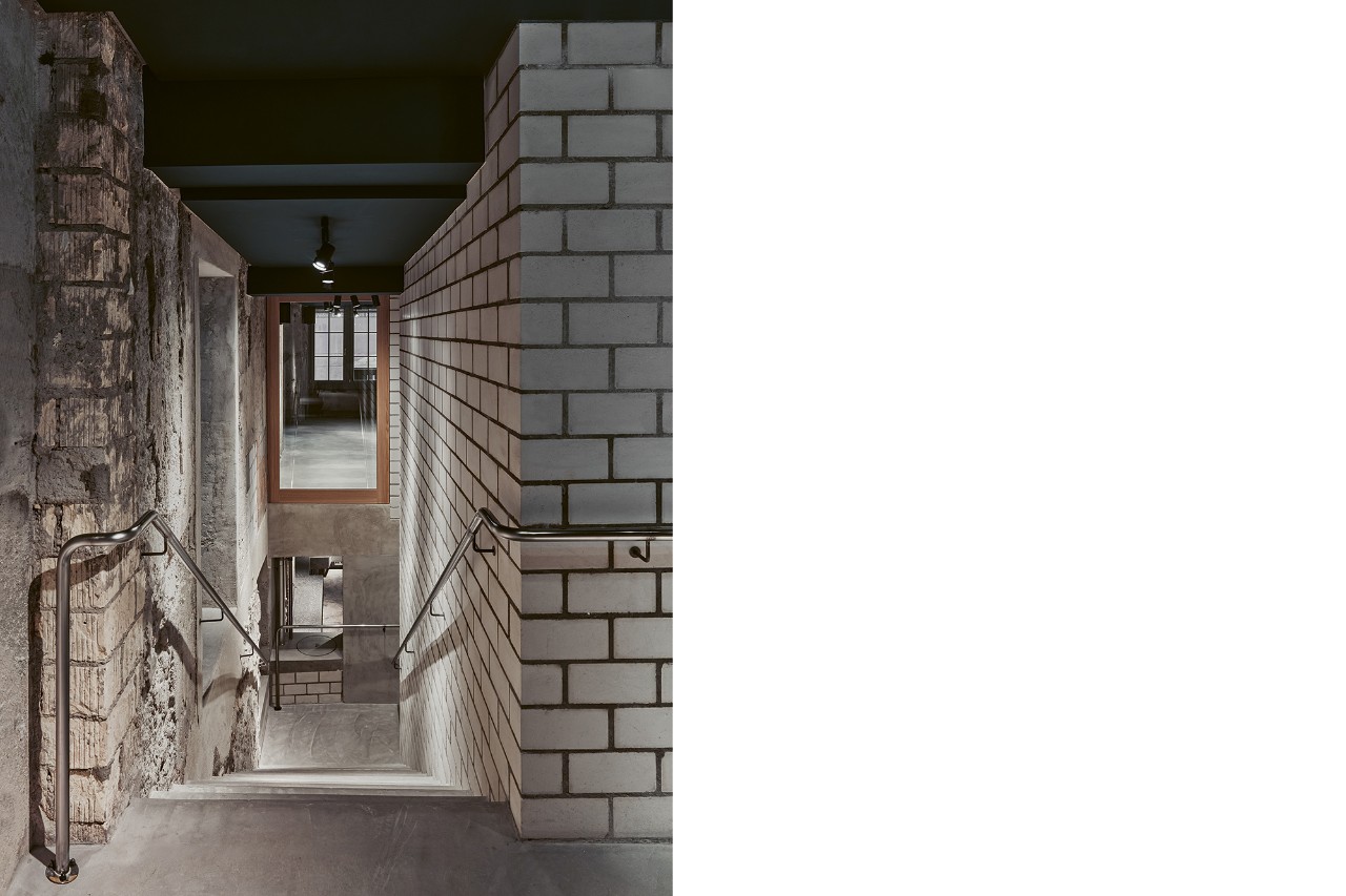 Zentrale Idee: umgelegte Treppe in der Hausmitte (Bild: Lukas Murer, Zürich)